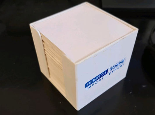 16x Notizwürfel, ca.800 Blatt,9,5x9,5x8,5cm, Kunststoffbox bedruckt,